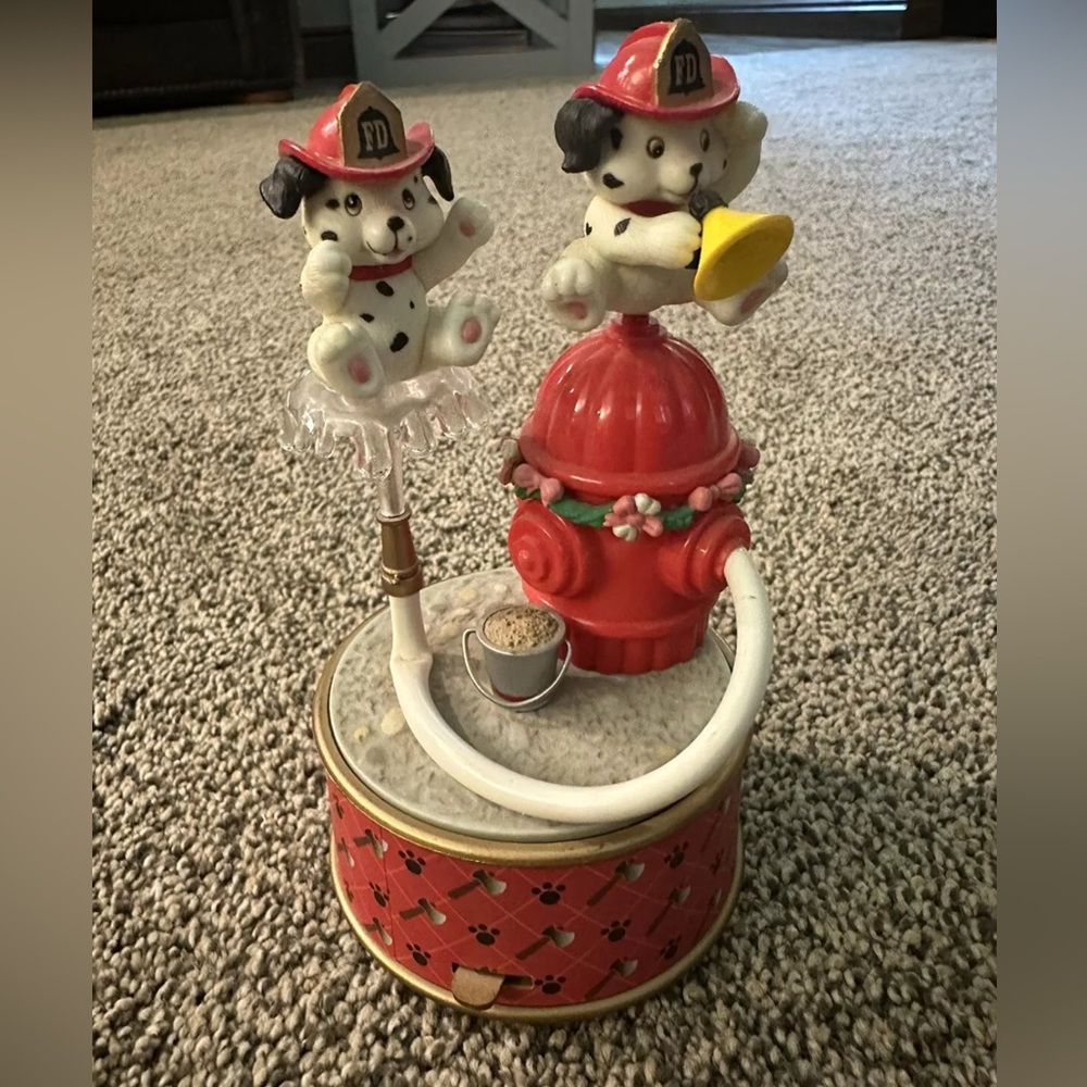 VNTG Enesco Disney Enesco Musical Dalmatian Puppies Posed As Firemen